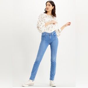 Levi’s Women’s High Rise Straight Leg Jeans